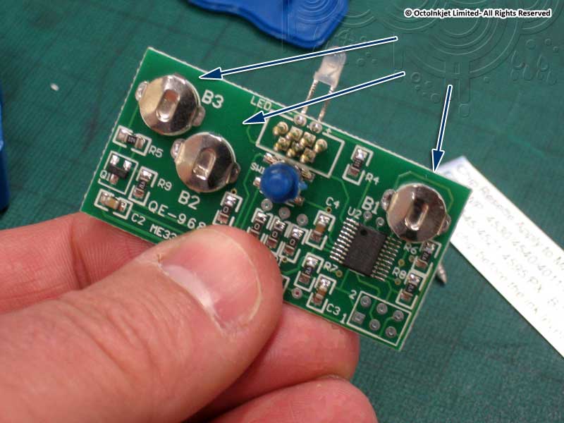 Replace resetter battery: Battery locations